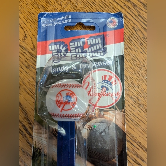Retired Yankees baseball PEZ dispenser, sealed - Picture 4 of 5